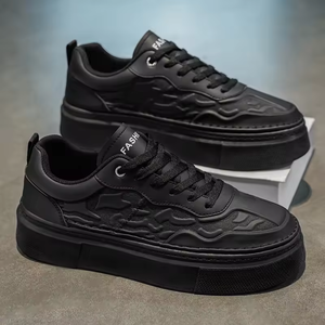 Chaussures de skate plates tendance pour hommes, respirantes, à semelle épaisse, baskets décontractées, chaussures élégantes pour hommes, chaussures de sport en cuir pour étudiants, chaussures de sport d'extérieur - Product Image 1