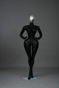 Maniquí femenino negro de cuerpo completo, talla grande, con busto y caderas anchas, para exhibición en tienda de ropa de estilo <span class=keywords><strong>occidental</strong></span>. - Product Image 4