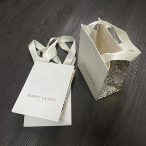 Bolsa de Regalo de Lujo con Estampado Dorado, Logotipo de Marca, Embalaje para Pequeñas Empresas, Papel Elegante con Impresión Serigráfica - Product Image 4