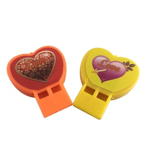 Nhà Máy Trẻ Em Trẻ Em Phim Hoạt Hình Giá Rẻ Hình Trái Tim Thể Thao Trò Chơi Còi Đồ Chơi Nhựa Nhỏ Còi - Product Image 1