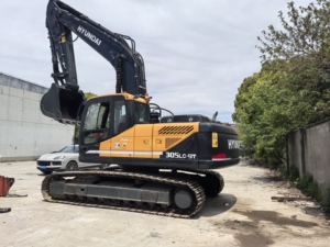 Excavatrice sur chenilles Hyundai 305LC-9T d'occasion, d'origine Corée du Sud, faible consommation de carburant, bon état, pour travaux de construction lourds, complète - Product Image 5