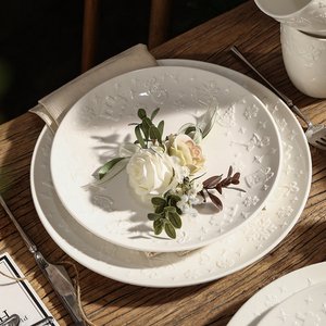 <span class=keywords><strong>Assiette</strong></span> en céramique <span class=keywords><strong>blanche</strong></span> gaufrée de style européen moderne, <span class=keywords><strong>assiette</strong></span> creuse ronde à motif cœur pour desserts et dîners, idéale pour le petit-déjeuner - Product Image 1