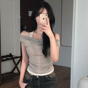 ชุดเซ็ตไหมพรมสองชิ้นแบบเรียบหรูเหนือเข่า พร้อมเสื้อครอปเปิดไหล่ทรงเข้ารูปสำหรับผู้หญิง - Product Image 4