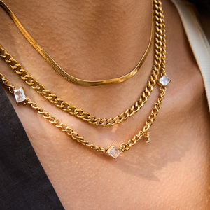 Collier Géométrique en Alliage de Zinc Plaqué Or 18K, Bijou Élégant pour Femme, Idéal Cadeau pour Toutes Occasions - Product Image 2