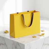 Sac cadeau en carton ivoire personnalisé, luxueux, durable et écologique, avec poignée et impression personnalisée pour les entreprises et le shopping