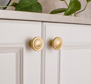 Tirador de puerta de armario de latón dorado de un solo orificio Simple de lujo, perilla de cajón de latón macizo, puerta de entrada de Villa, perilla de tocador de cocina - Product Image 4