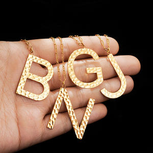 Joyería de Hip Hop, colgante de letra inicial de gran tamaño, collar de acero inoxidable, COLLAR COLGANTE de alfabeto con textura martillada Vintage - Product Image 1