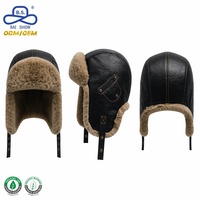 Gorro de aviador de piel sintética personalizado OEM con orejeras forradas de piel, gorra de invierno tipo bomber con parche de escudo con costuras doradas al por mayor