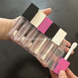 ISMAN ขายส่ง หลอด<span class=keywords><strong>ลิป</strong></span>กลอสทรงเหลี่ยม 8 มล. 10 มล. หัวแปรงใหญ่ สีชมพูสด ขาว ดำ ฝาปิด  บรรจุภัณฑ์<span class=keywords><strong>ลิป</strong></span>ออยล์เปล่า  ขวดพร้อมโลโก้สั่งทำได้ - Product Image 2