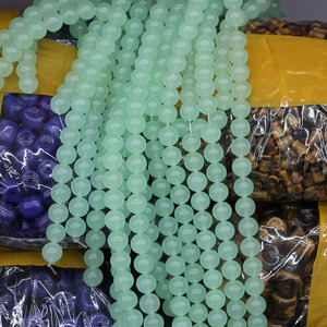 Cuentas sueltas redondas de calcedonia verde esmeralda para hacer pulseras, cuentas de piedra de 8mm, piedra natural, suministros para hacer joyas DIY - Product Image 1