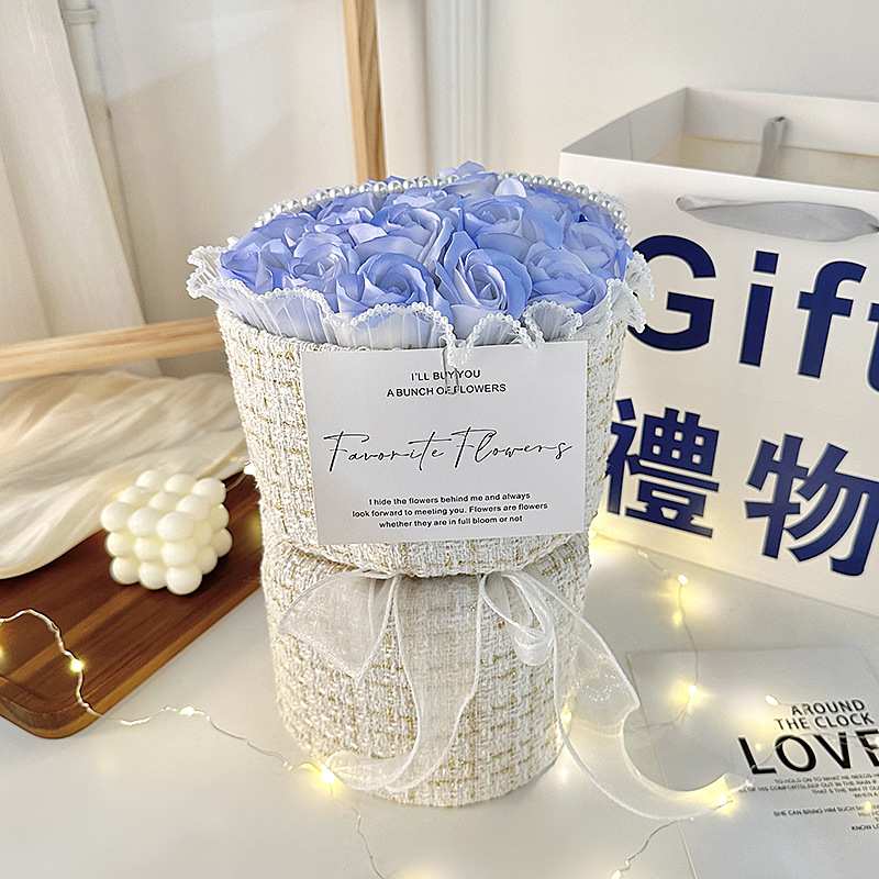 19 ice blue flowers + gift bag + lamp