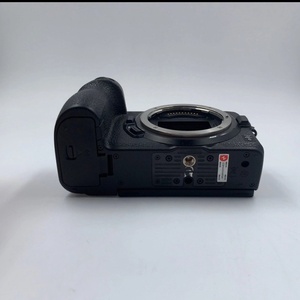 Appareil photo numérique d'occasion Nikon Z6, livraison rapide, capteur FX 24,5 MP, enregistrement vidéo 4K UHD - Product Image 4