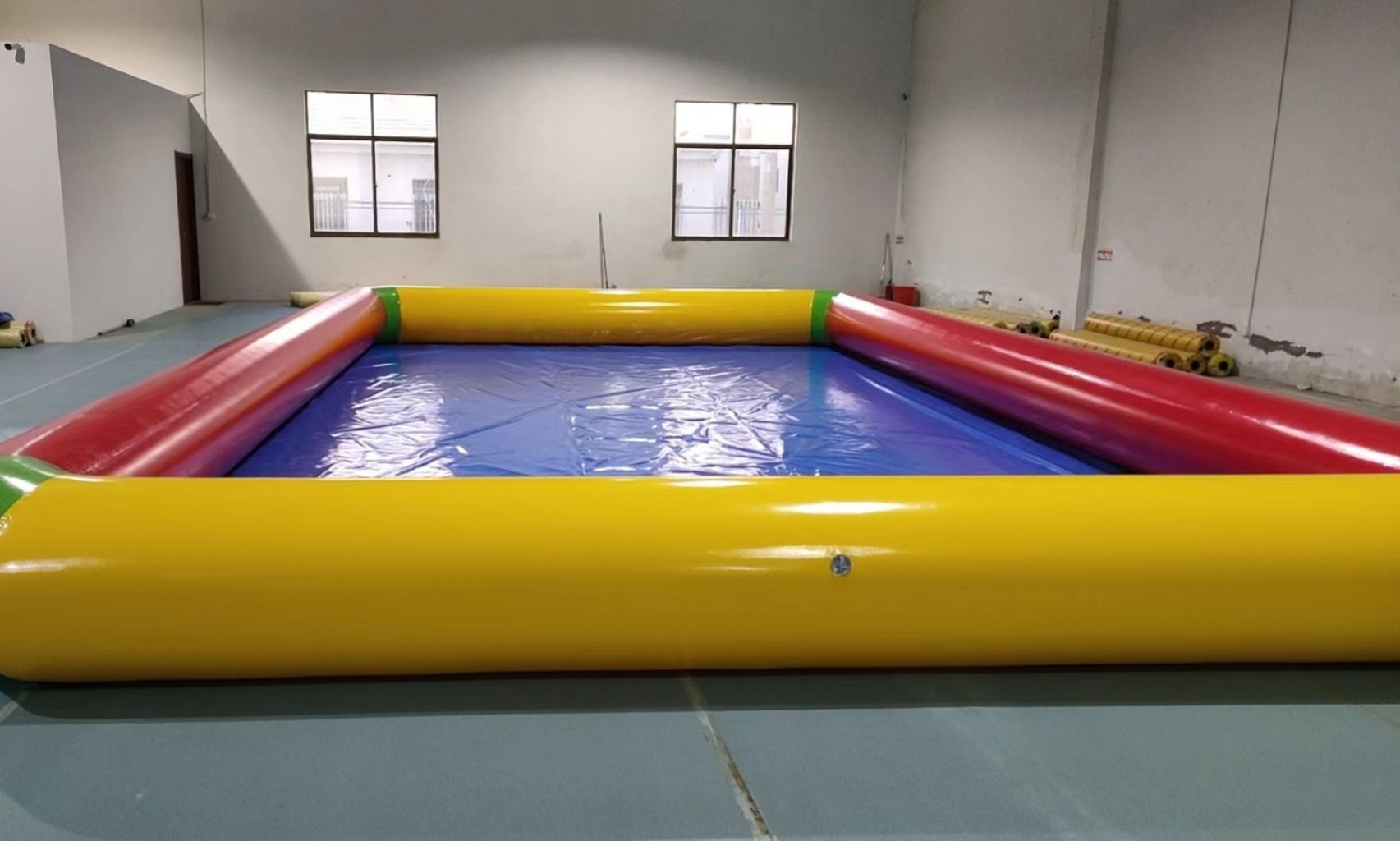 Couche unique colorée de 4*3*0,3 m