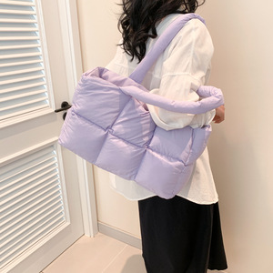 Nouveau sac fourre-tout matelassé en coton doux à motif quadrillé pour femme, design personnalisé, écologique, fermeture éclair, sac minimaliste transfrontalier - Product Image 5