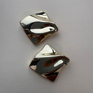 Botón Metálico Irregular Dorado 3D de Aleación de Zinc, Botón de Cuerno Cuadrado con Baño de Oro, Botones de Metal Ecológicos con Vástago y Cuentas - Product Image 3