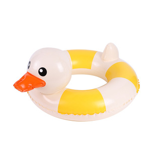 Anillo de natación inflable a granel al por mayor para niños, diseño de flotador de piscina de pato con círculos azules y amarillos, material de PVC - Product Image 1