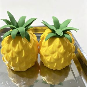 Jouet sensoriel Squishy en forme de fruit (ananas, fraise) géant anti-stress en gros - Product Image 1