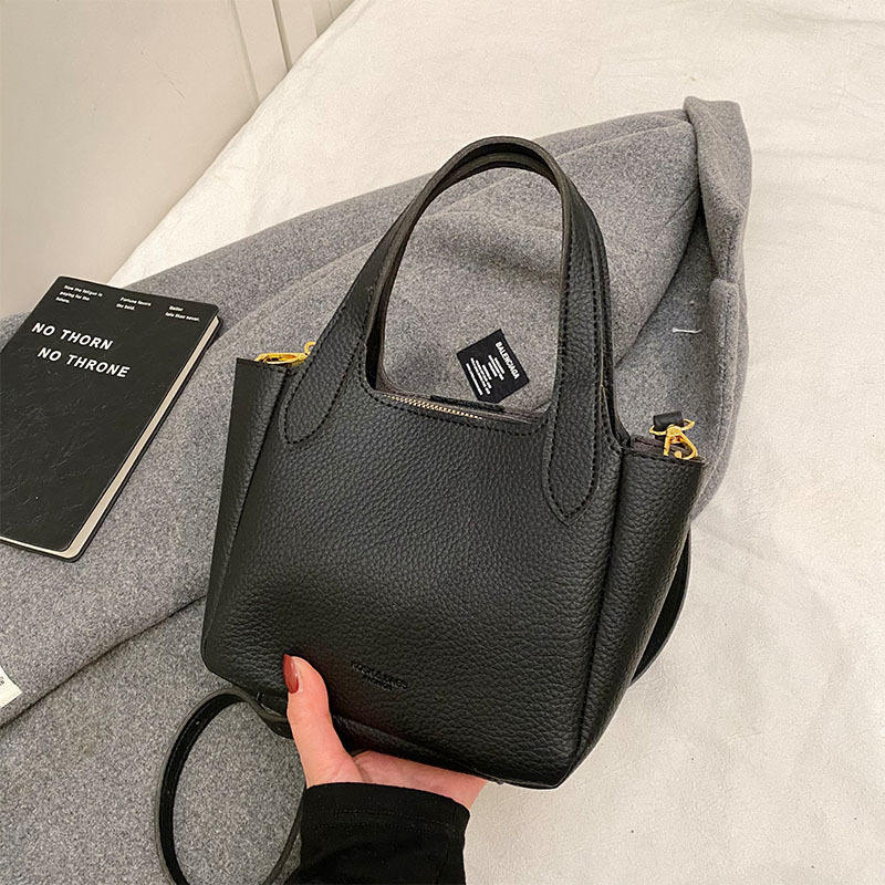 Black without pendant