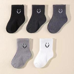 Automne classique couleur unie mince tricoté bébé chaussettes fabricants transfrontaliers en gros mignon pour <span class=keywords><strong>Smiley</strong></span> Design pour bébé - Product Image 3