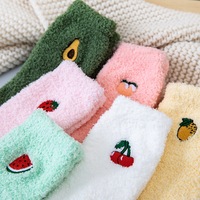 Dameskousen tot halverwege de kuit, koraalfleece, gebreide sokken, Japanse stijl, fruitborduurwerk, pluche, winter, effen kleur, dik, ademend, thermo