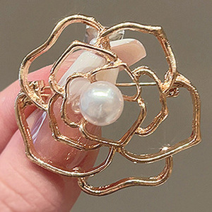 WEGOODZF Broche de Camelia con Diamantes de Imitación y Perlas, Accesorio de Moda para Zapatos, Broche de Rosa Multicapa para Mujer - Product Image 4