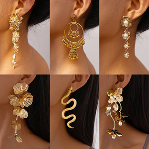 Rich Family Daughters einzigartige übertriebene Atmosphäre Gold lange Quaste Weizen Ohrringe Frauen leichte Luxus High-End-Legierung Gif - Product Image 2