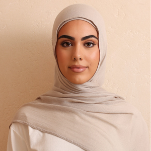 Châle modal en rayonne 40S personnalisé en gros pour femmes musulmanes Foulard modal en coton respirant léger Couleur Pantong pour l'automne - Product Image 1