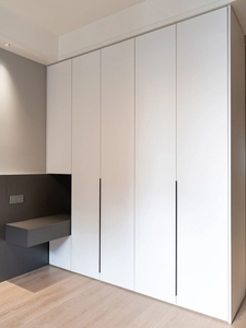 <span class=keywords><strong>Armoire</strong></span> intégrée beige moderne avec niche d'exposition ouverte et éclairage LED, dressing sur mesure pour chambre à coucher - Product Image 1