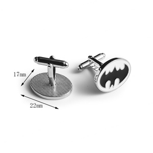 Boutons de manchette en métal argenté de qualité supérieure, nouveau style, design spécial, logo personnalisé, fournis directement par l'usine - Product Image 5