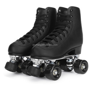 Scarpe classiche con <span class=keywords><strong>pattini</strong></span> <span class=keywords><strong>a</strong></span> <span class=keywords><strong>rotelle</strong></span> nere eleganti <span class=keywords><strong>pattini</strong></span> Quad per adulti - Product Image 1