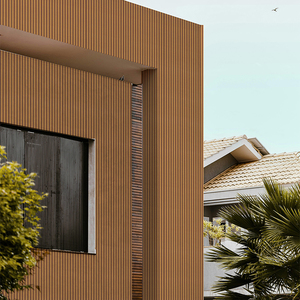 Revêtement mural extérieur en bois composite, grille cannelée décorative, lamelles co-extrudées WPC, panneau mural extérieur pour bardage <span class=keywords><strong>de</strong></span> maison - Product Image 2
