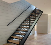 Escalier à poutre à plaque unique DB avec garde-corps de câble | Escalier à poutre mono en acier au carbone avec bandes de roulement en bois