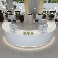 Bureau de réception moderne semi-circulaire en bois personnalisé pour hôtels bars salons de beauté caissiers hôpitaux gymnases réception incurvée