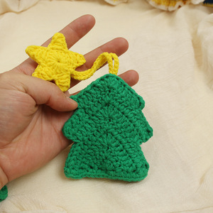 Étui à clés tricoté à la main sur le thème de Noël, pochette en laine tricotée par les mamans - Product Image 2