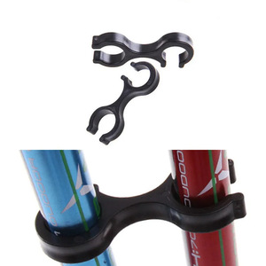 Hebilla en forma de ocho para bastón de senderismo, clip de plástico negro para accesorios de bastón de senderismo al aire libre, talla única, conveniente - Product Image 1