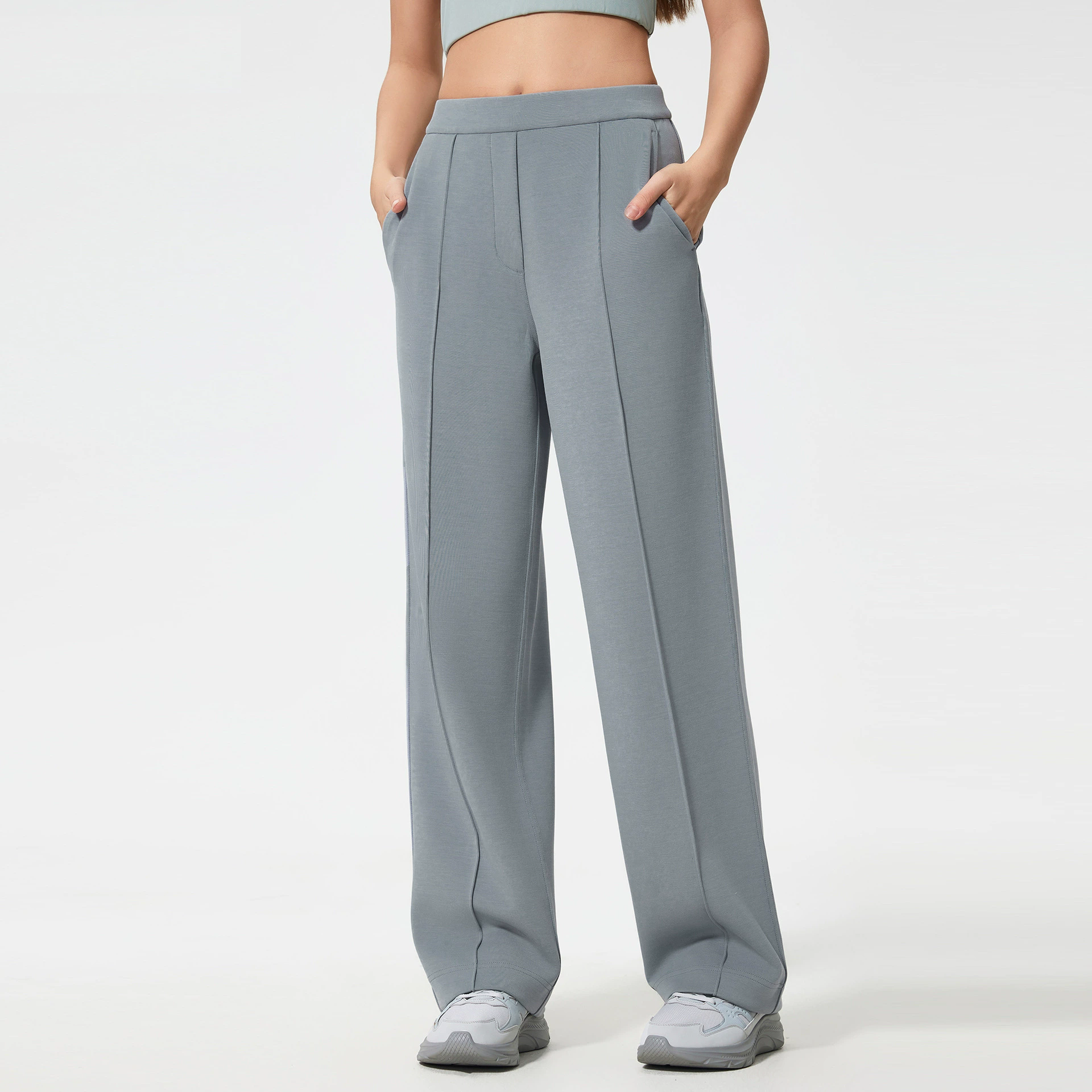 Plus-Size Activewear Pants: side profile showing stretch, rise and leg-opening fit