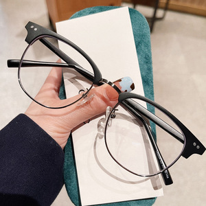 Lentes de Sol Ovalados de Media Montura para Hombre L3-2226, Lentes de PC con Protección Contra la Luz Azul y Remaches de Puntos, Origen Taizhou - Product Image 1