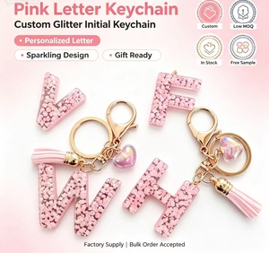 Portachiavi con Lettera Glitterata Rosa, Nappa e Ciondolo a Cuore, Accessorio Personalizzato con Iniziale per Borse e Chiavi - Product Image 2