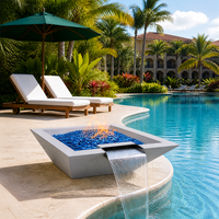 Bol à feu carré blanc à gaz avec cascade en acier inoxydable et fonction eau et feu pour piscine extérieure, patio, jardin, villa