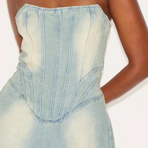 เดรสยีนส์ผู้หญิงทรงหรูหราสำหรับฤดูร้อนปี 2025 แบบสายเดี่ยว ตัดต่อผ้า แต่งลาย ไม่มีแขน ทรงมินิเดรส - Product Image 3