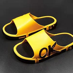 Sandales plates décontractées tendance pour garçon Nouveau créateur <span class=keywords><strong>Pantoufles</strong></span> d'extérieur en PVC Chaussures OK <span class=keywords><strong>Pantoufles</strong></span> pour hommes - Product Image 3