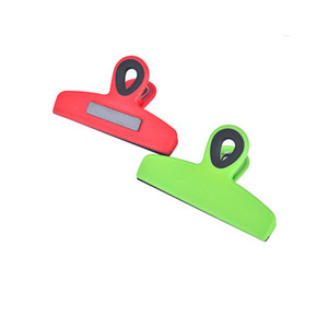 Aimants de réfrigérateur en plastique robustes en forme de bouledogue pour la vente en gros - Product Image 2