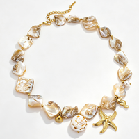 Collier Pendentif en Acier Inoxydable Fait Main Style INS avec Perles en Pierre Naturelle et Fleur Coquillage, Bijou Étanche Tendance