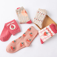 Chaussettes en coton rose à motif de fraises, chaussettes pour femmes, motif de fruits mignon, bien tricotées, chaussettes à revers