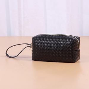 Bolsa de Aseo Portátil Pequeña para Viaje, Impermeable, de Cuero PU Trenzado, para Cosméticos y Maquillaje, para Mujer, Venta al Por Mayor - Product Image 6