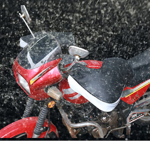 La copertura del manubrio della motocicletta invernale è realizzata in pelle calda e ispessita, antivento e impermeabile - Product Image 5