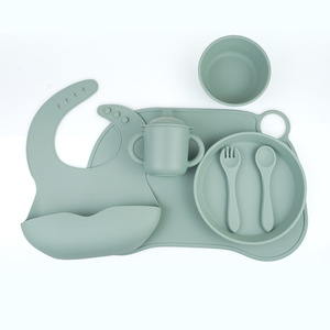 Juego de alimentación para bebés ecológico, libre de BPA, con logotipo personalizado al por mayor, cuchara, tenedor, plato y babero de silicona suave, apto para lavavajillas, para niños - Product Image 5