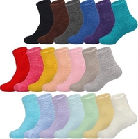 Chaussettes de couchage en peluche moelleuses pour femmes Chaussettes mi-mollet de couleur bonbon pour l'hiver