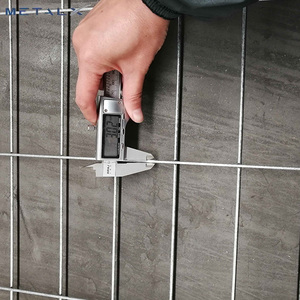 Valla <span class=keywords><strong>de</strong></span> Seguridad Metálica Temporal <span class=keywords><strong>de</strong></span> Bajo Costo para Mantener a <span class=keywords><strong>los</strong></span> <span class=keywords><strong>Perros</strong></span> Fuera del Jardín, Paneles sin Excavación para Cercas <span class=keywords><strong>de</strong></span> Césped Amplio, Enrejados y Puertas - Product Image 6