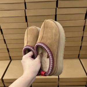 Chaussures de marque de créateur en gros, bottes de neige à plateforme en fourrure mignonnes et tendance pour l'hiver, pantoufles 2026 - Product Image 4